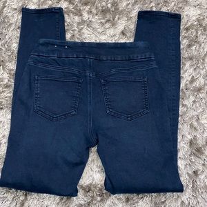 Size 2 = 00 Chico’s Dark Blue Jeggings in Like New Condition